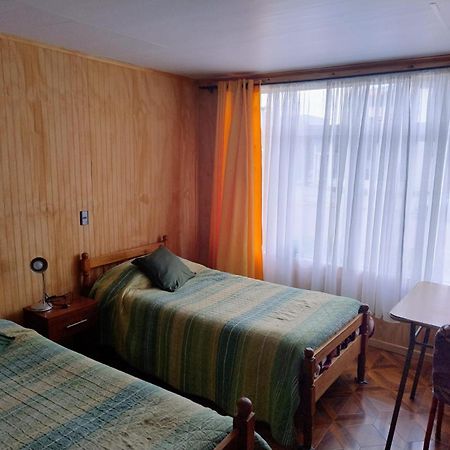 Hostal Y Residencial El Mundial Пуерто Наталес Екстериор снимка