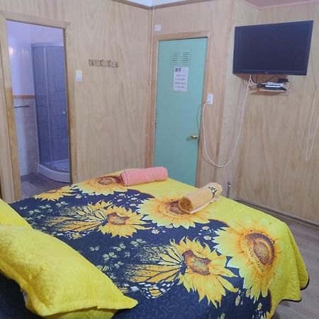 Hostal Y Residencial El Mundial Пуерто Наталес Екстериор снимка